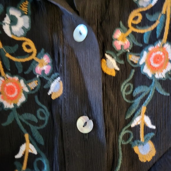 NWOT Shop The Trends Floral Top - Picture 8 of 9